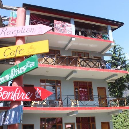 מנאלי Red House Cafe And Inn מראה חיצוני תמונה