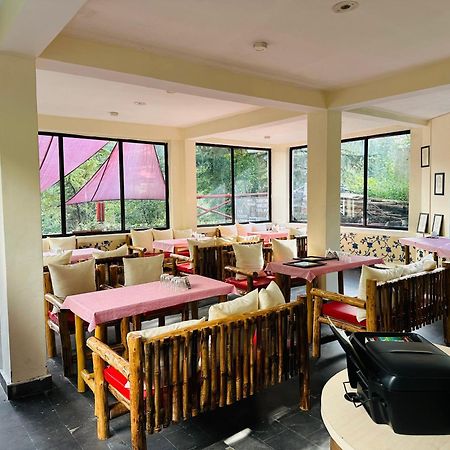 מנאלי Red House Cafe And Inn מראה חיצוני תמונה
