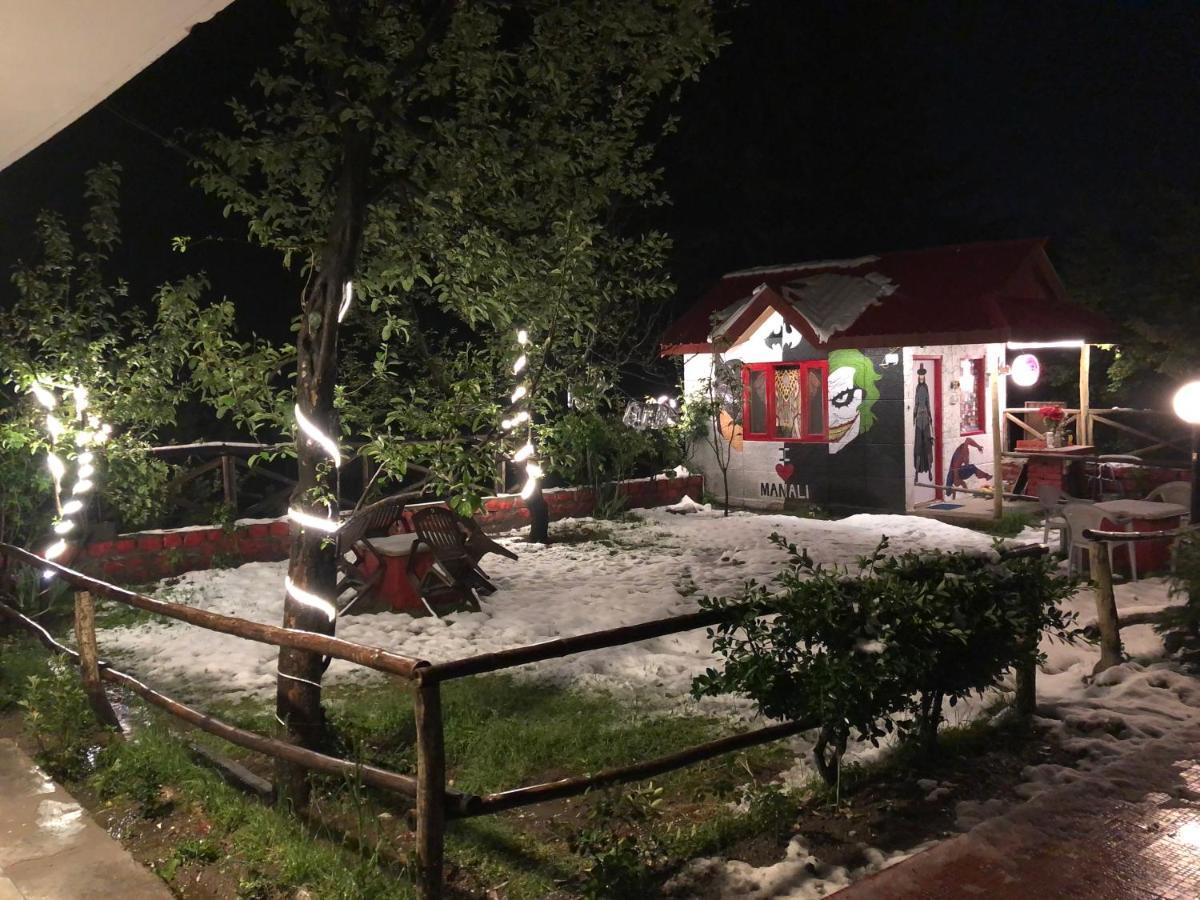 מנאלי Red House Cafe And Inn מראה חיצוני תמונה