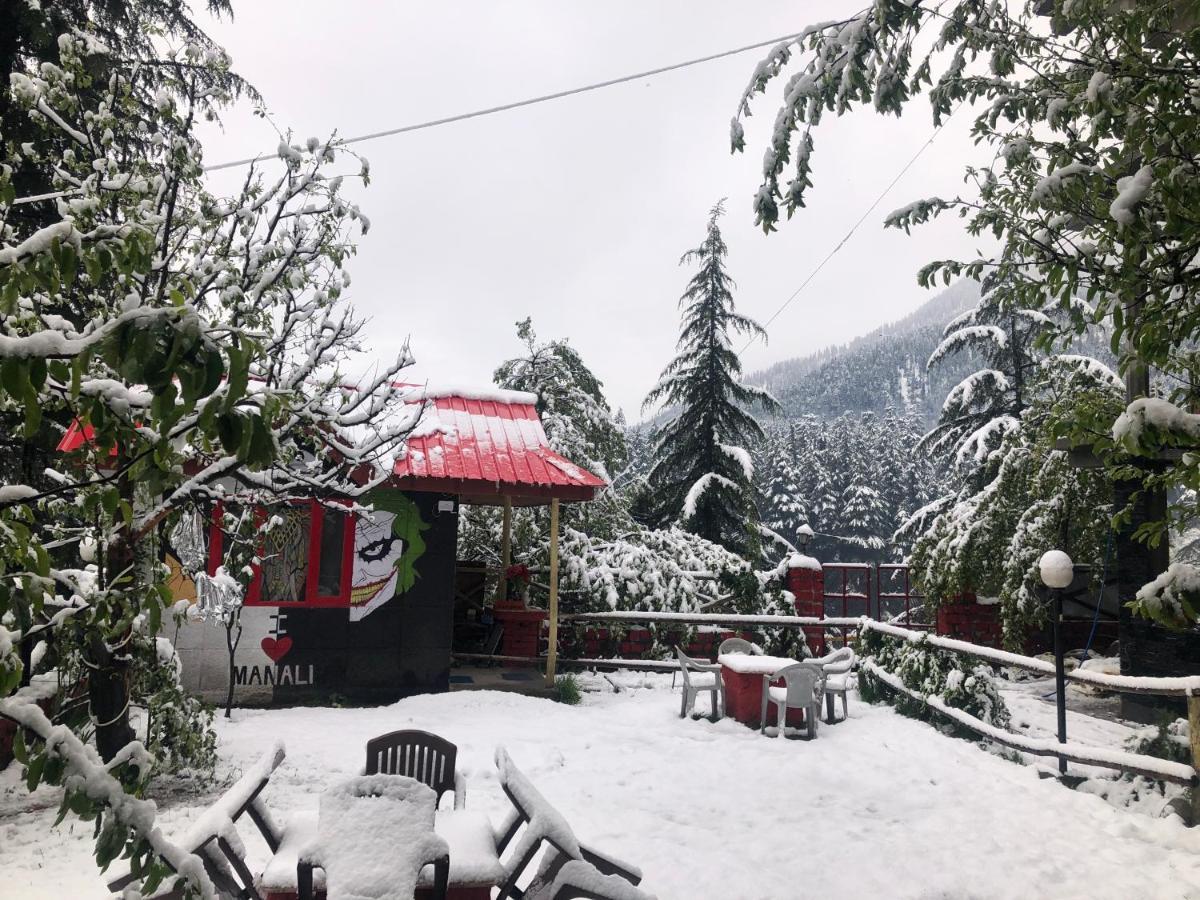 מנאלי Red House Cafe And Inn מראה חיצוני תמונה