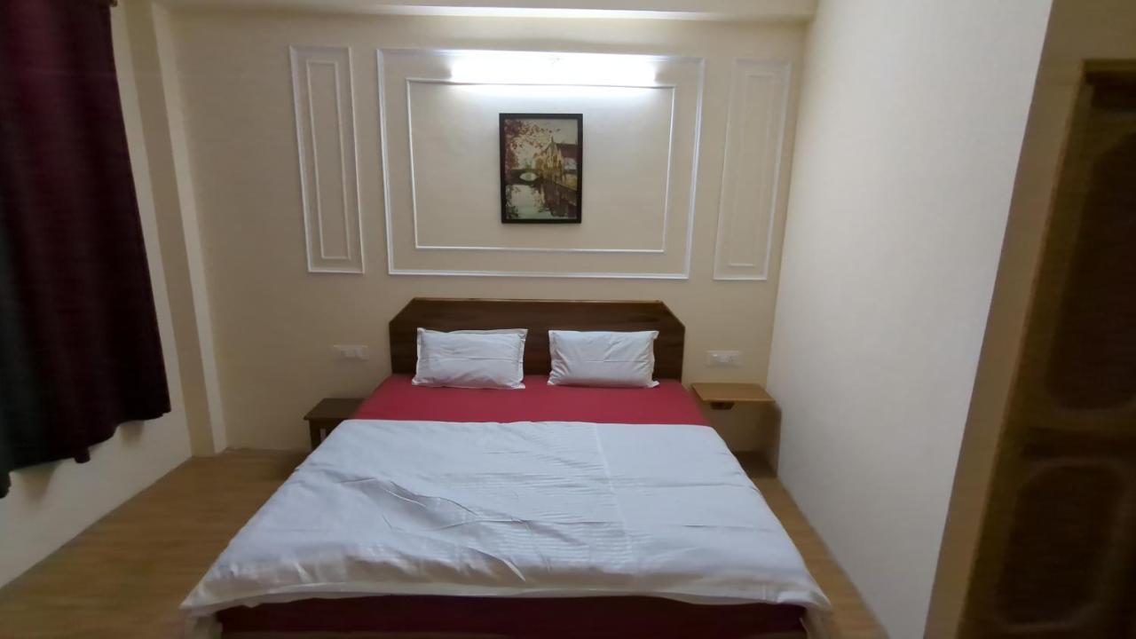 מנאלי Red House Cafe And Inn מראה חיצוני תמונה