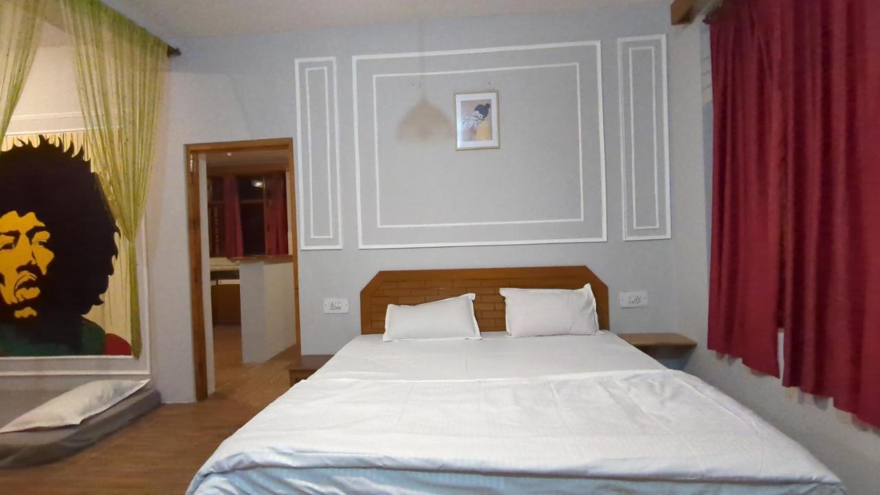 מנאלי Red House Cafe And Inn מראה חיצוני תמונה