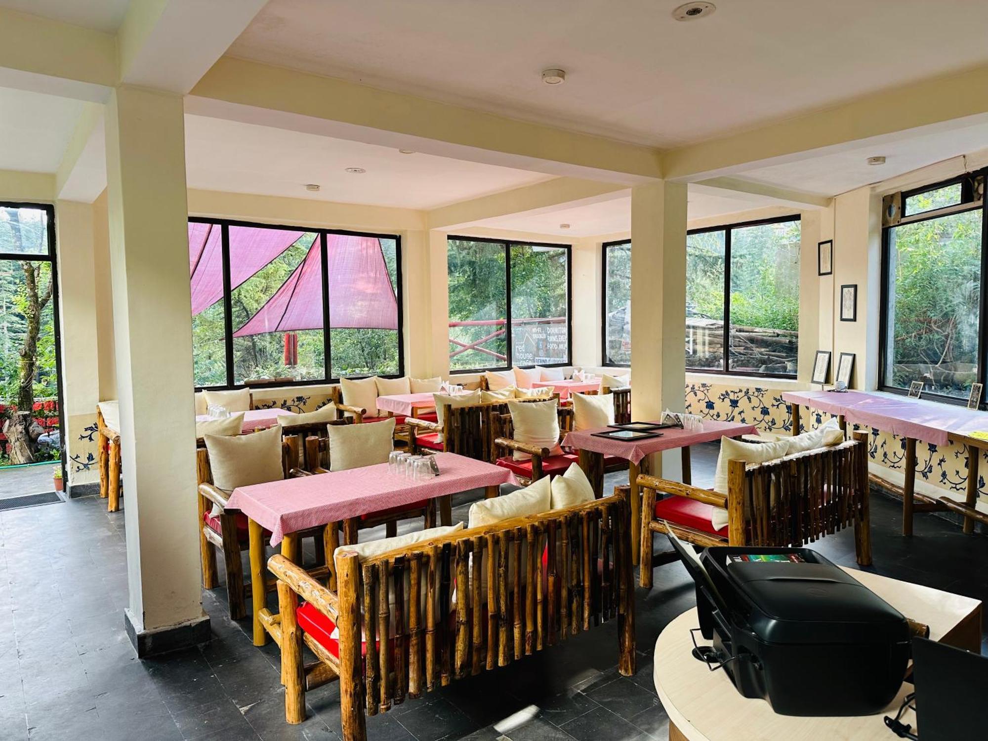 מנאלי Red House Cafe And Inn מראה חיצוני תמונה