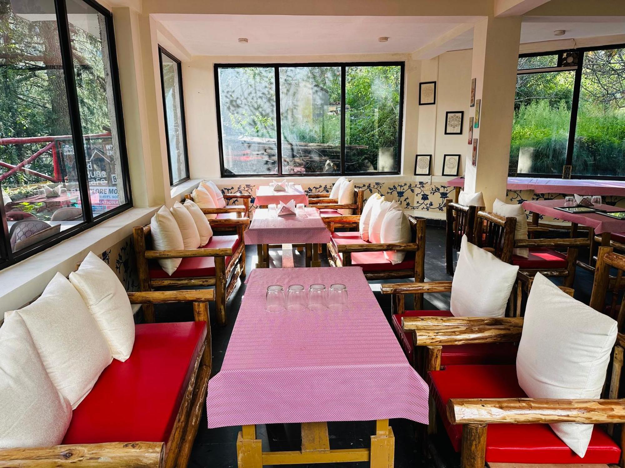 מנאלי Red House Cafe And Inn מראה חיצוני תמונה