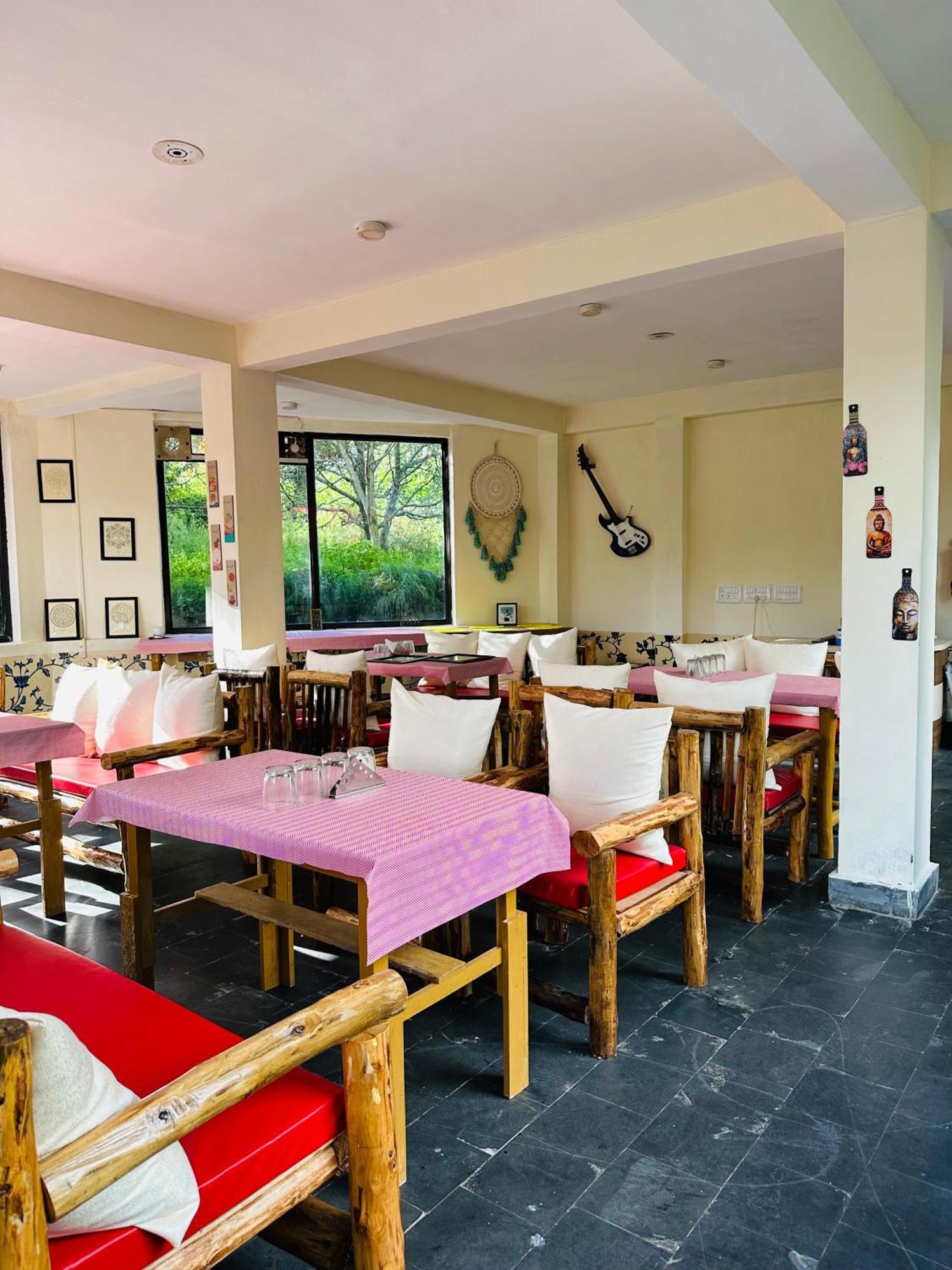 מנאלי Red House Cafe And Inn מראה חיצוני תמונה
