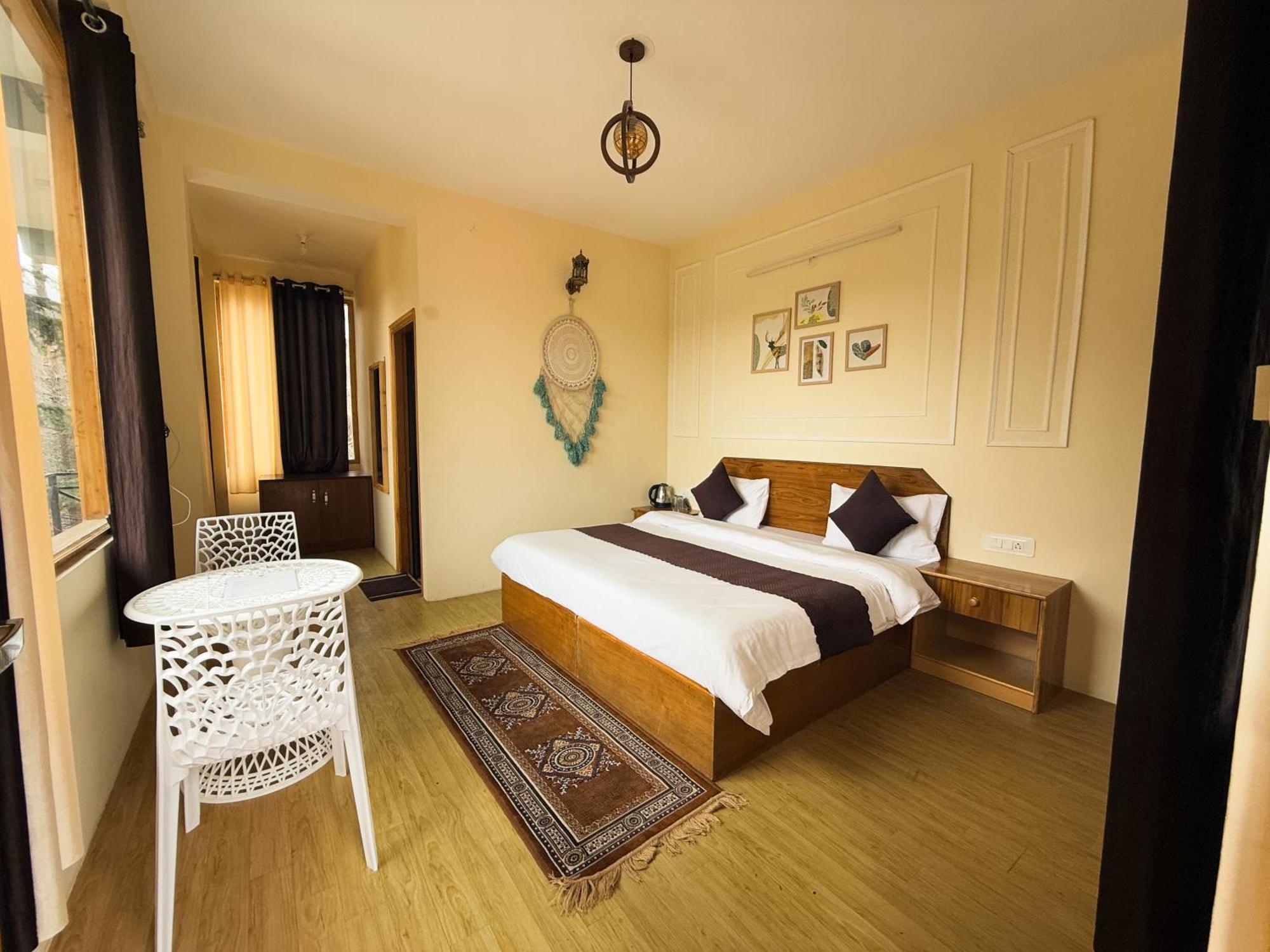 מנאלי Red House Cafe And Inn מראה חיצוני תמונה